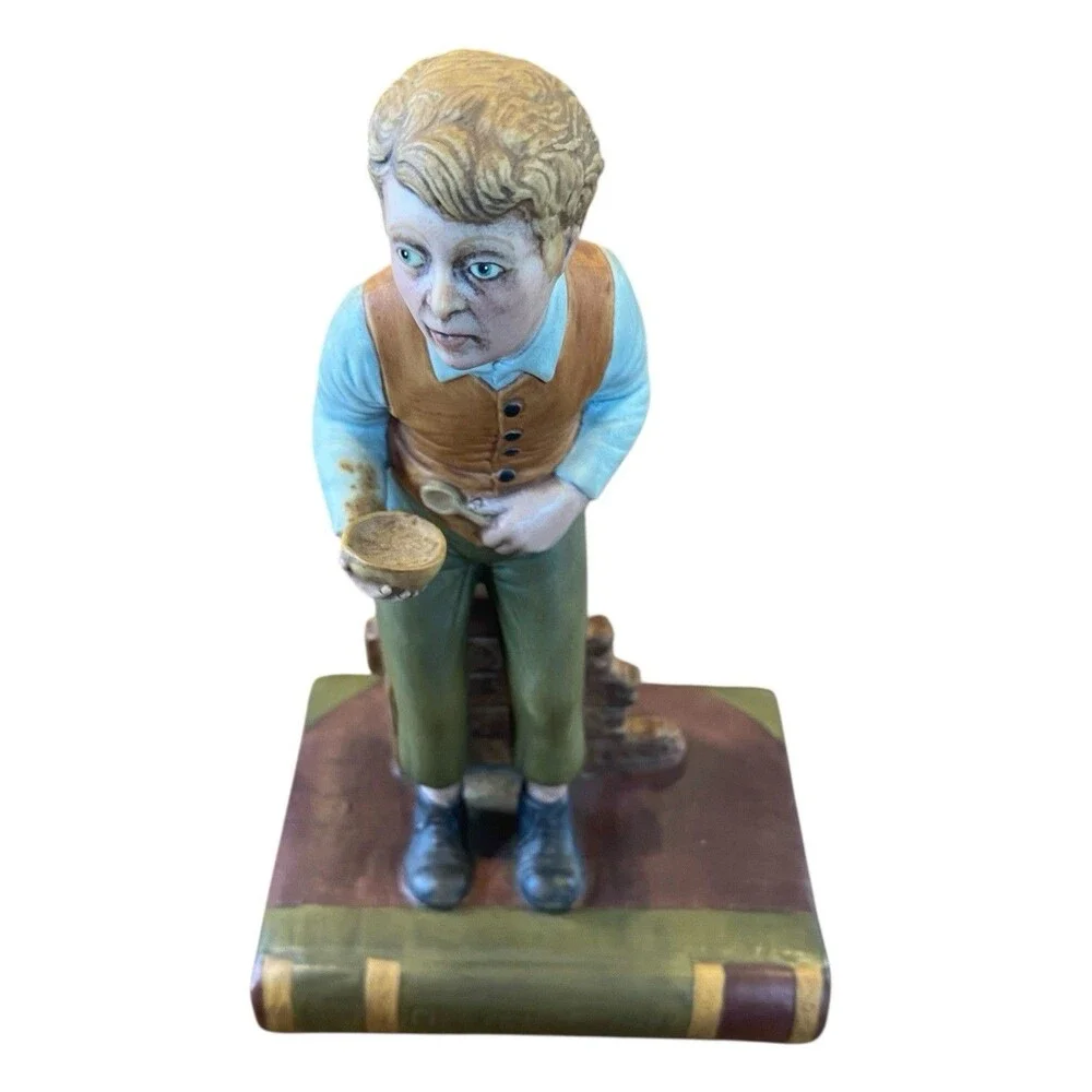 RARE Aynsley England fine Porcelain OLIVER TWIST -1977 Charles‎ Dickens Series.